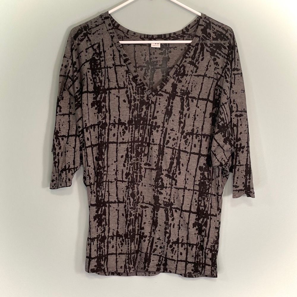 Three dots black and gray top size medium!